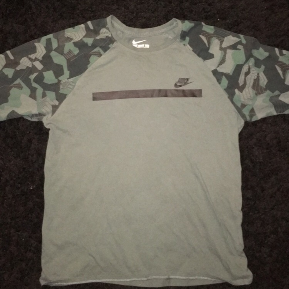 Nike Half Sleeve T-shirt